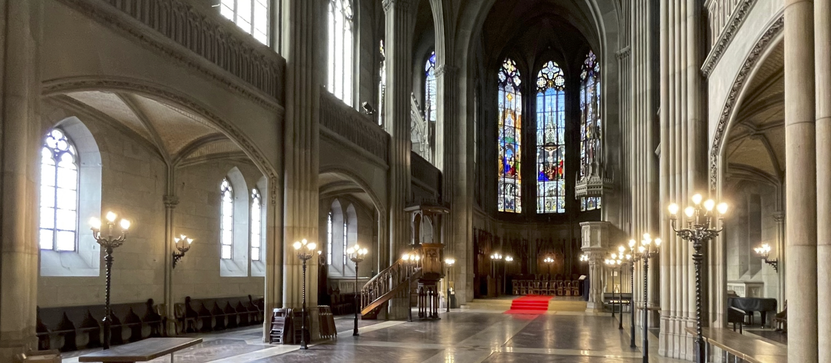 Das Innere der Basler Elisabethenkirche
