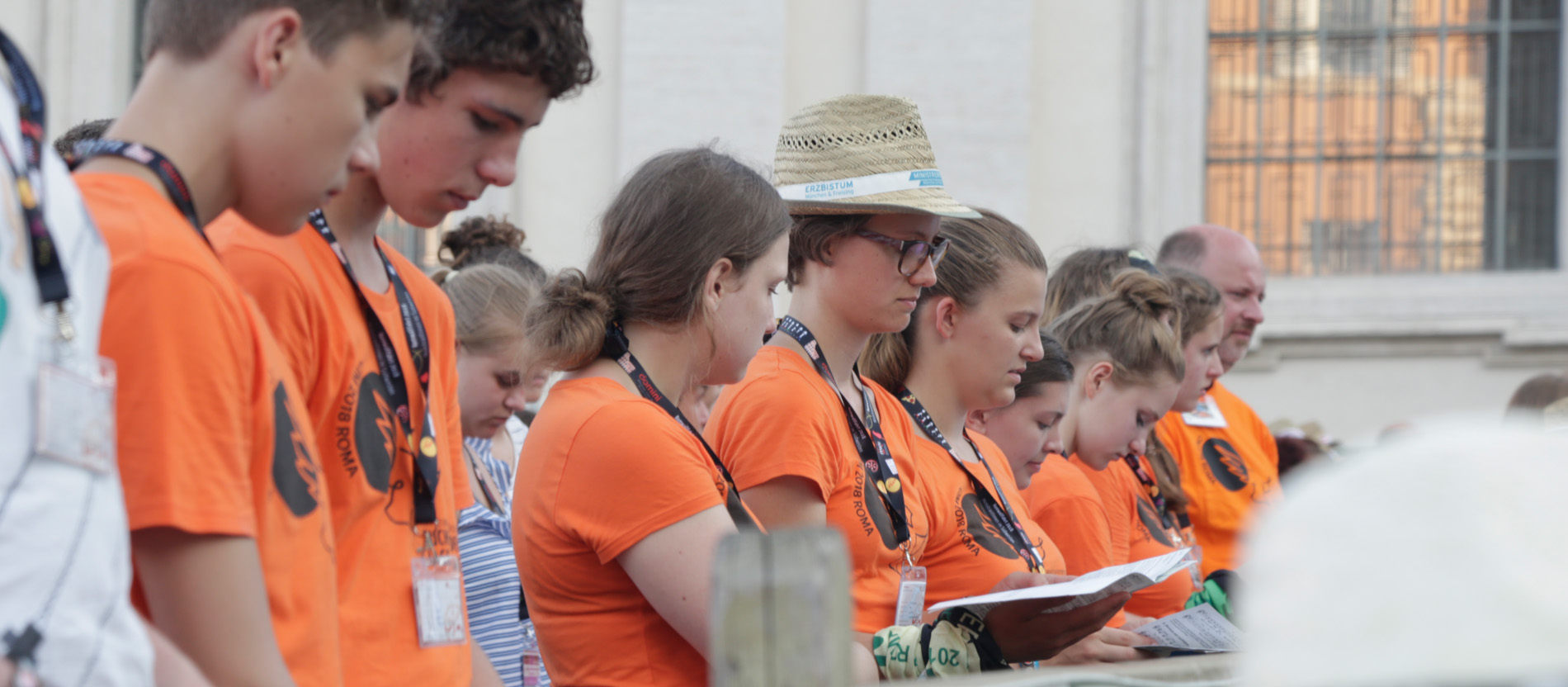 Gemeinsam feierten die Ministranten den Gottesdienst auf dem Petersplatz.