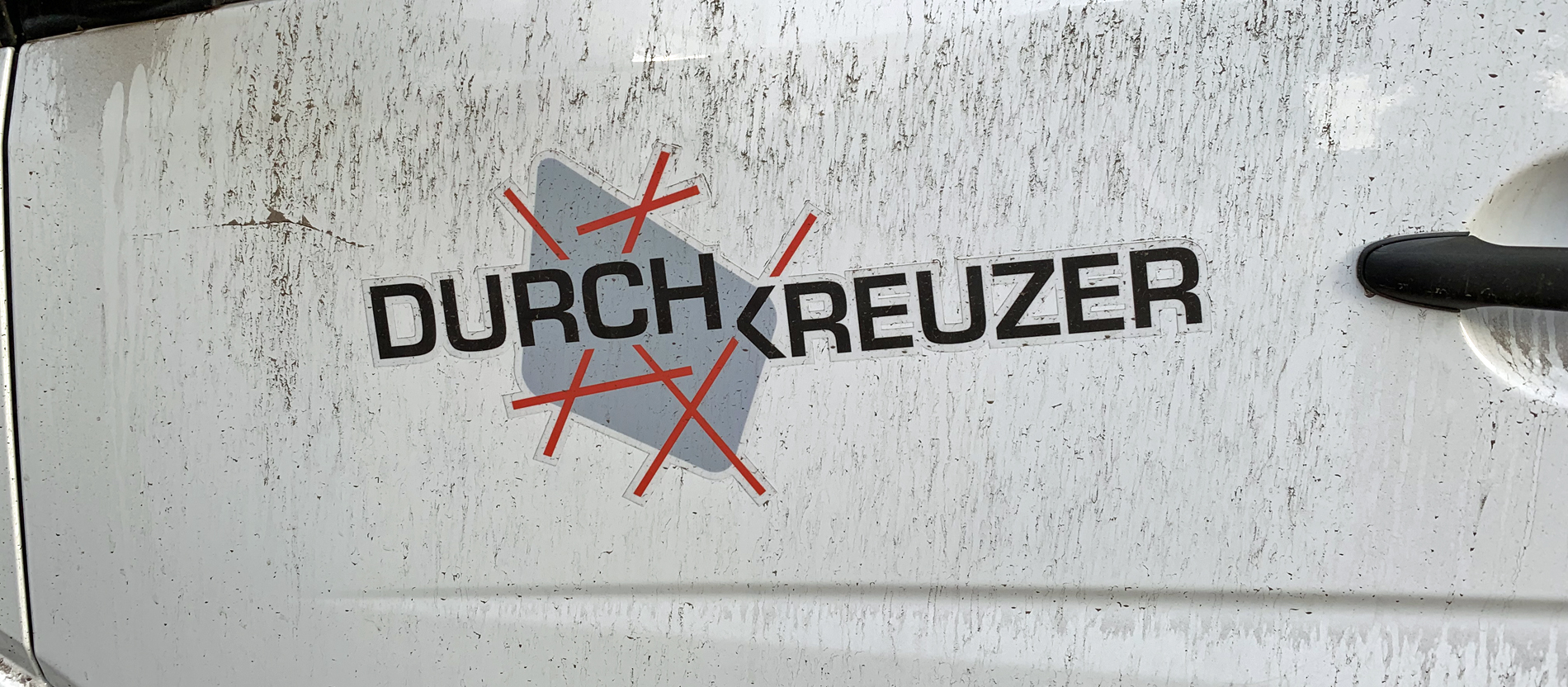Der Schriftzug Durchkreuzer