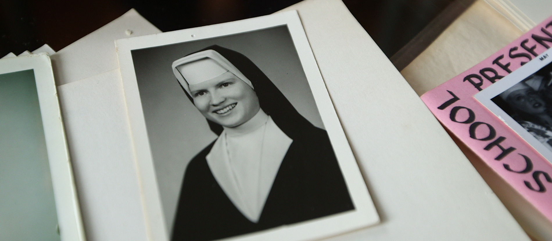 Ein Foto eines alten Schwarz-Weiß-Fotos der Ordensschwester Catherine Cesnik, die 1969 ermordet wurde.