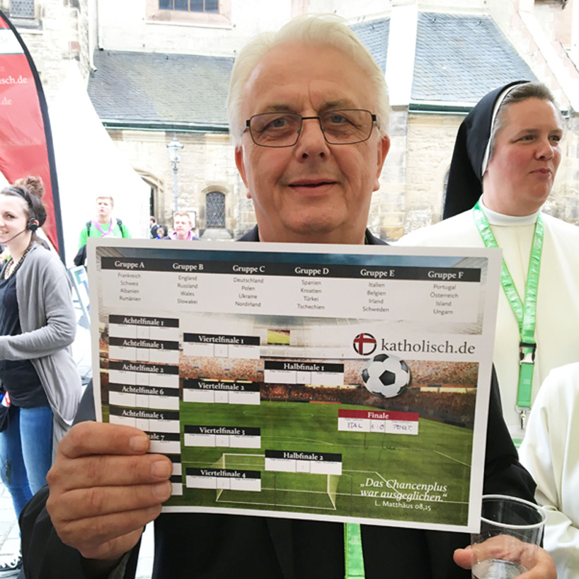 Finale ohne Deutschland? Pater Manfred Entrich OP glaubt, dass in der Endpartie Italien auf Portugal trifft. Mit einem Spielstand von 1:0 wird die „Squadra Azzurra“ Europameister.