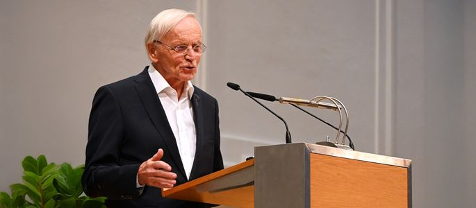 Zulehner: Zukunft der Kirche sind Ehrenamtliche, nicht Priester