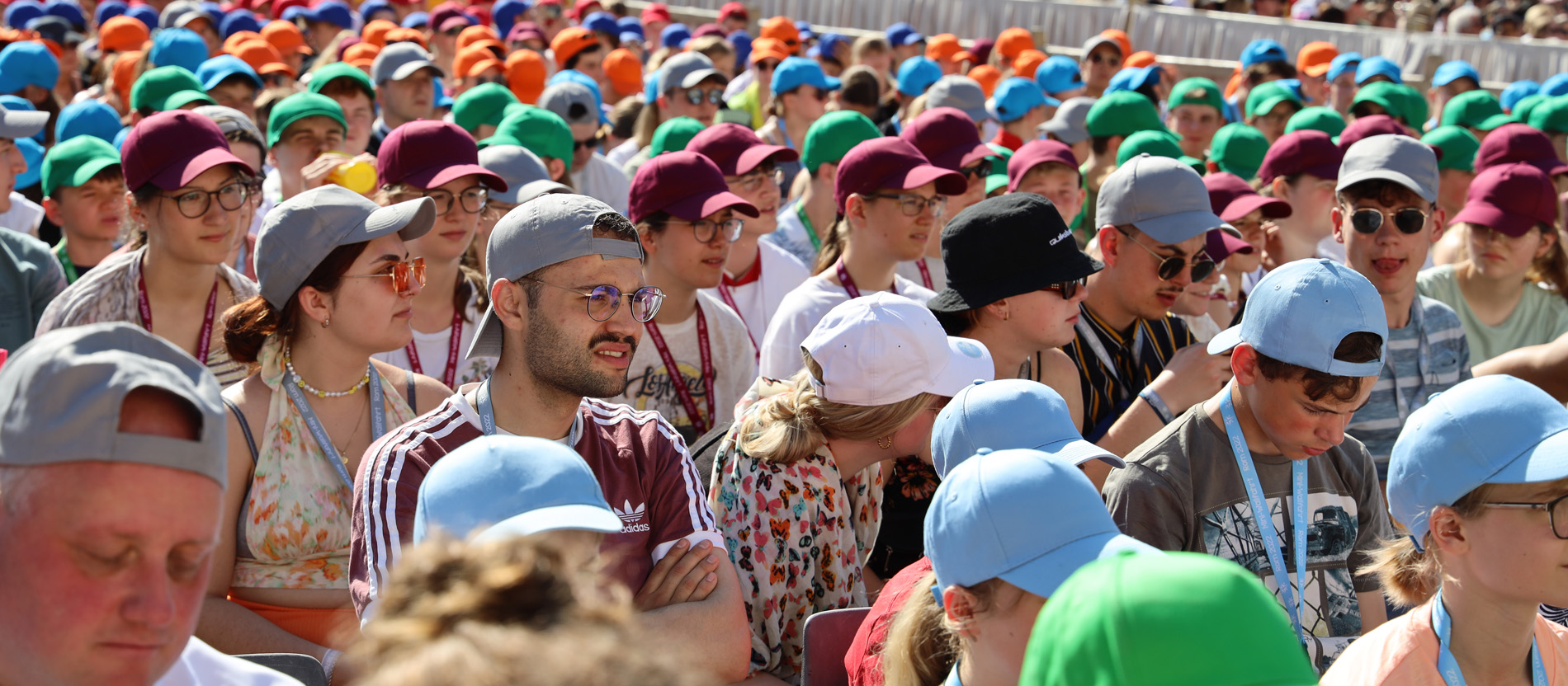 Eichstätter Minis auf dem Petersplatz
