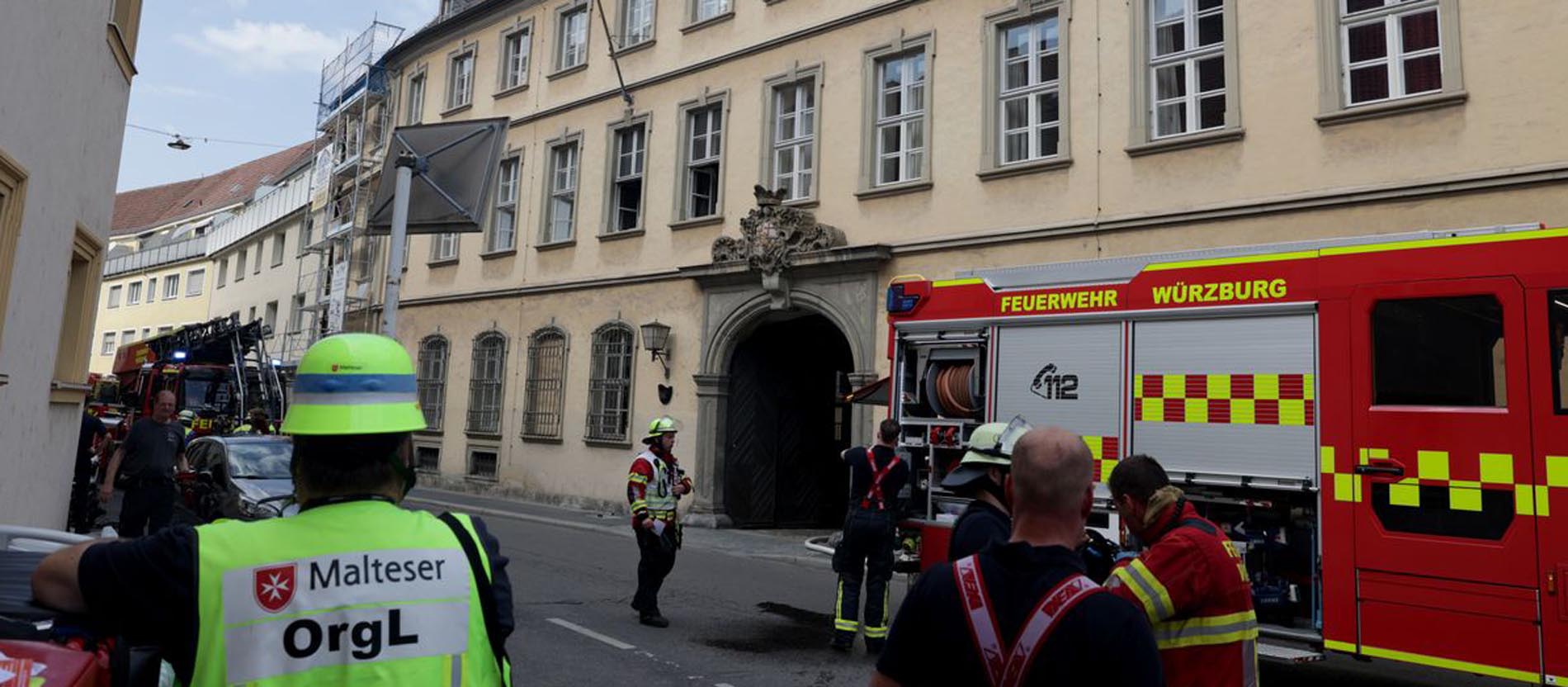 Feuerwehreinsatz im Bischöflichen Ordinariat Würzburg: In einem Büroraum des Generalvikariats war ein mobiles Klimagerät in Brand geraten.