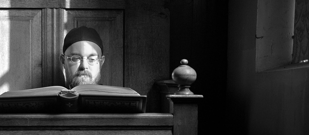 Bruder Hugo, Jahrgang 1976, ist niederländischer Diözesaneremit. Seit elf Jahren lebt er in einer Wallfahrtskirche in Warfhuisen. Seinen Lebensunterhalt verdient er als Maler, Autor und mit Sakristeidienst.