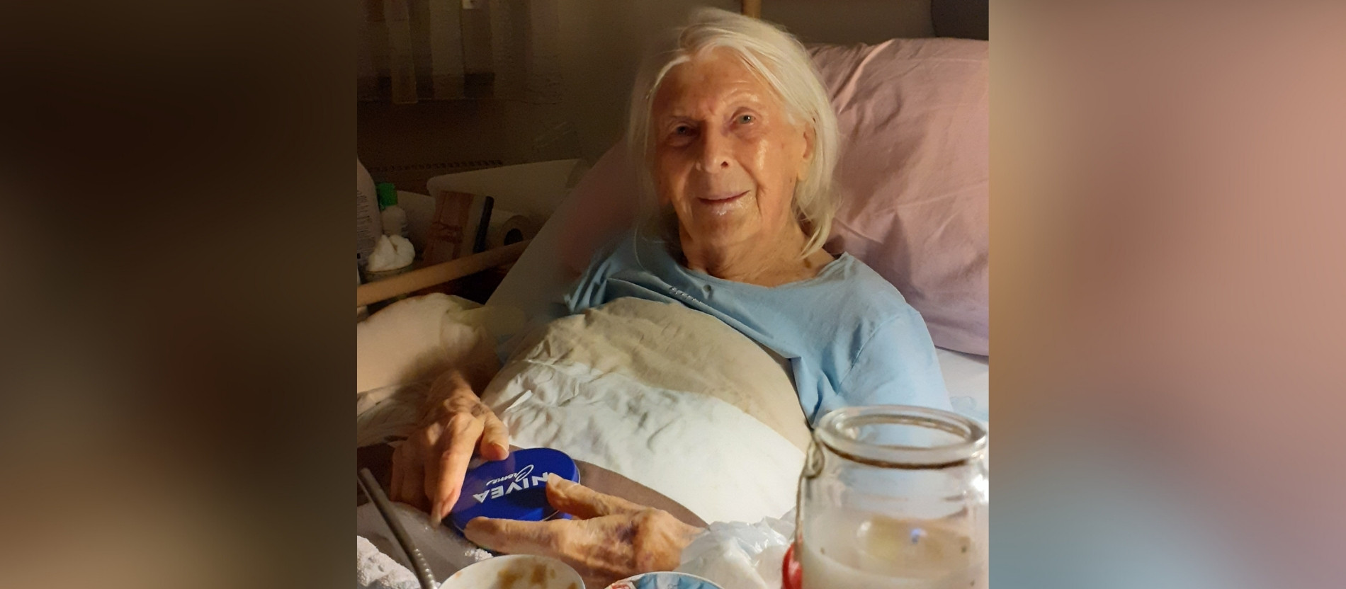 Edith Zierentz-Vanselow in ihrer Wohnung