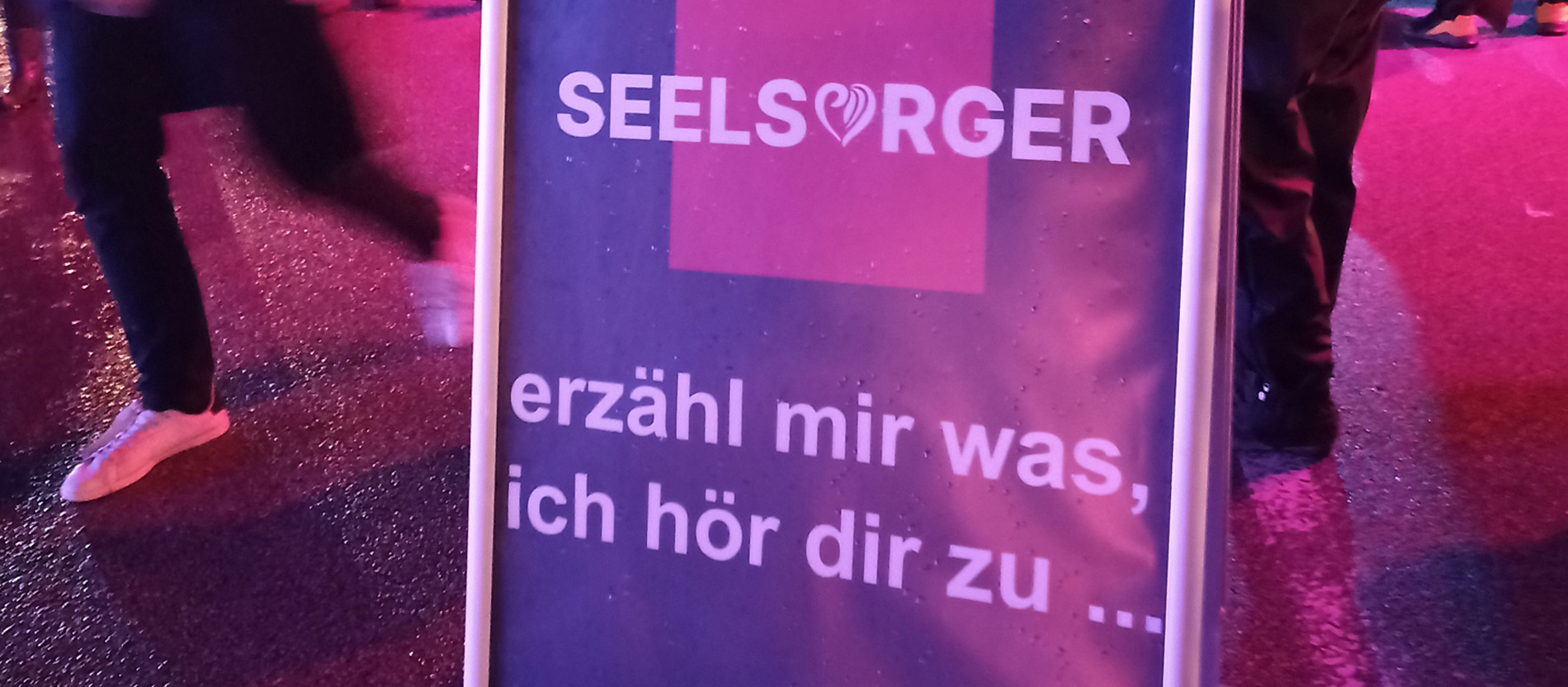Hinweisschild zur Festival-Seelsorge