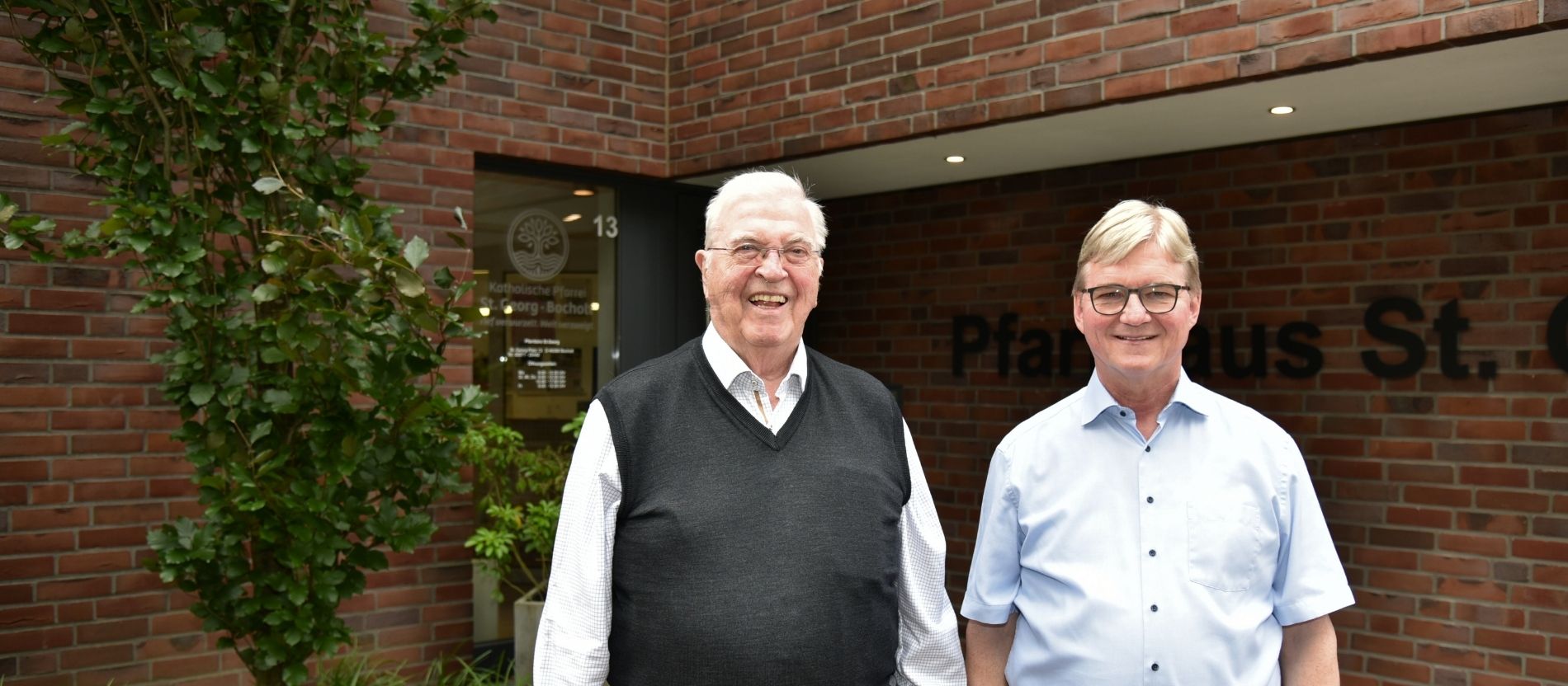 Die Priester Matthias Hembrock und Wilfried Hagemann leben gemeinsam in einer 