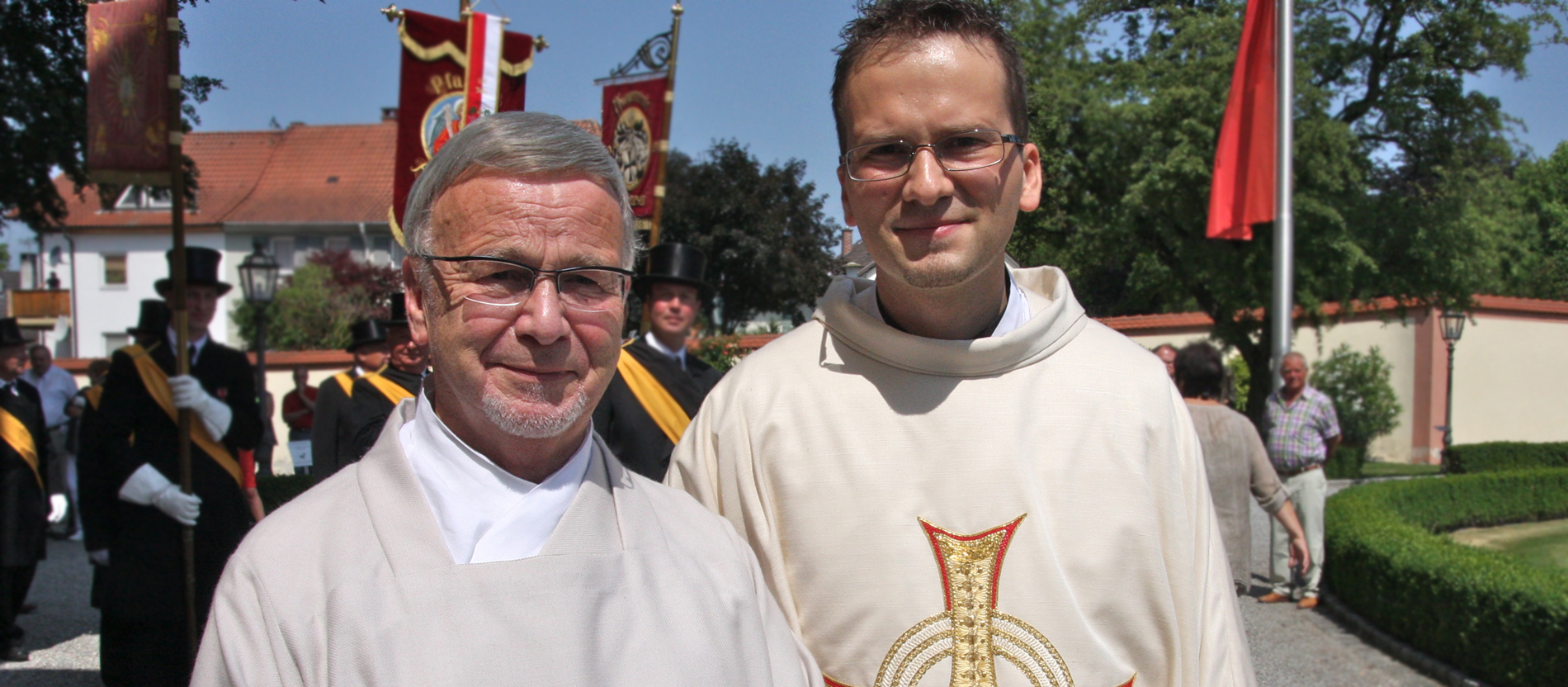 Wenn Vater und Sohn am Altar stehen