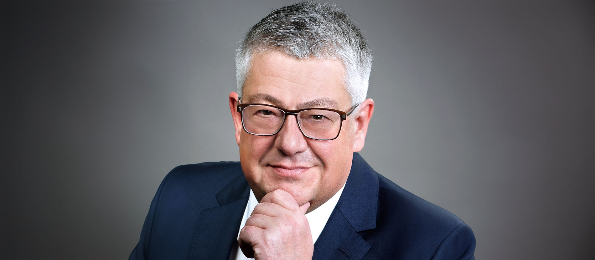 Ein Porträtfoto des Würzburger Fundamentaltheologen Matthias Remenyi