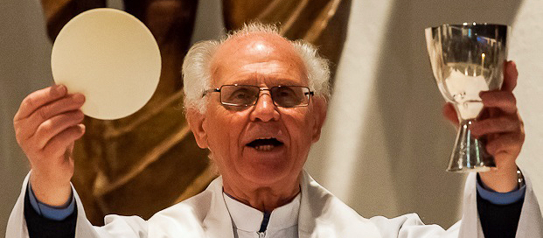 Peter Kliegel feiert einen Gottesdienst