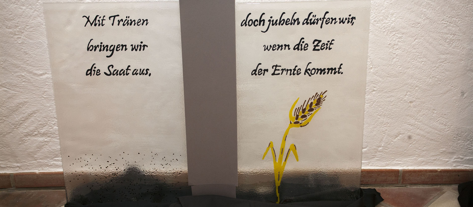 Von Tobias Schmitt entworfene Grabstein-Elemente
