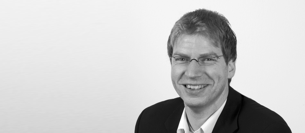 Martin Lätzel ist promovierter Theologe und Publizist. Seit 2013 ist er Referatsleiter für Kulturentwicklung im Ministerium für Justiz, Kultur und Europa des Landes Schleswig-Holstein.