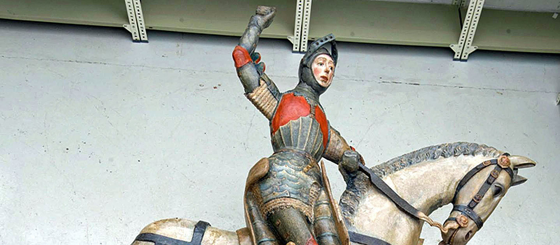 Eine Statue des Heiligen Georg