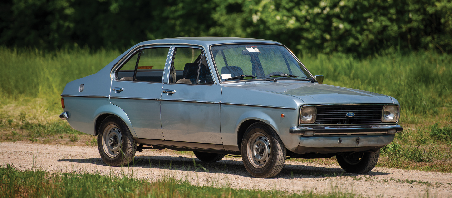 Der Mittelklassewagen wurde 1976 in Saarlouis gebaut. Der Viertürer wird von einem Reihenvierzylinder angetrieben. Annehmlichkeiten wie Autoradio oder Klimaanlage sucht man vergebens.