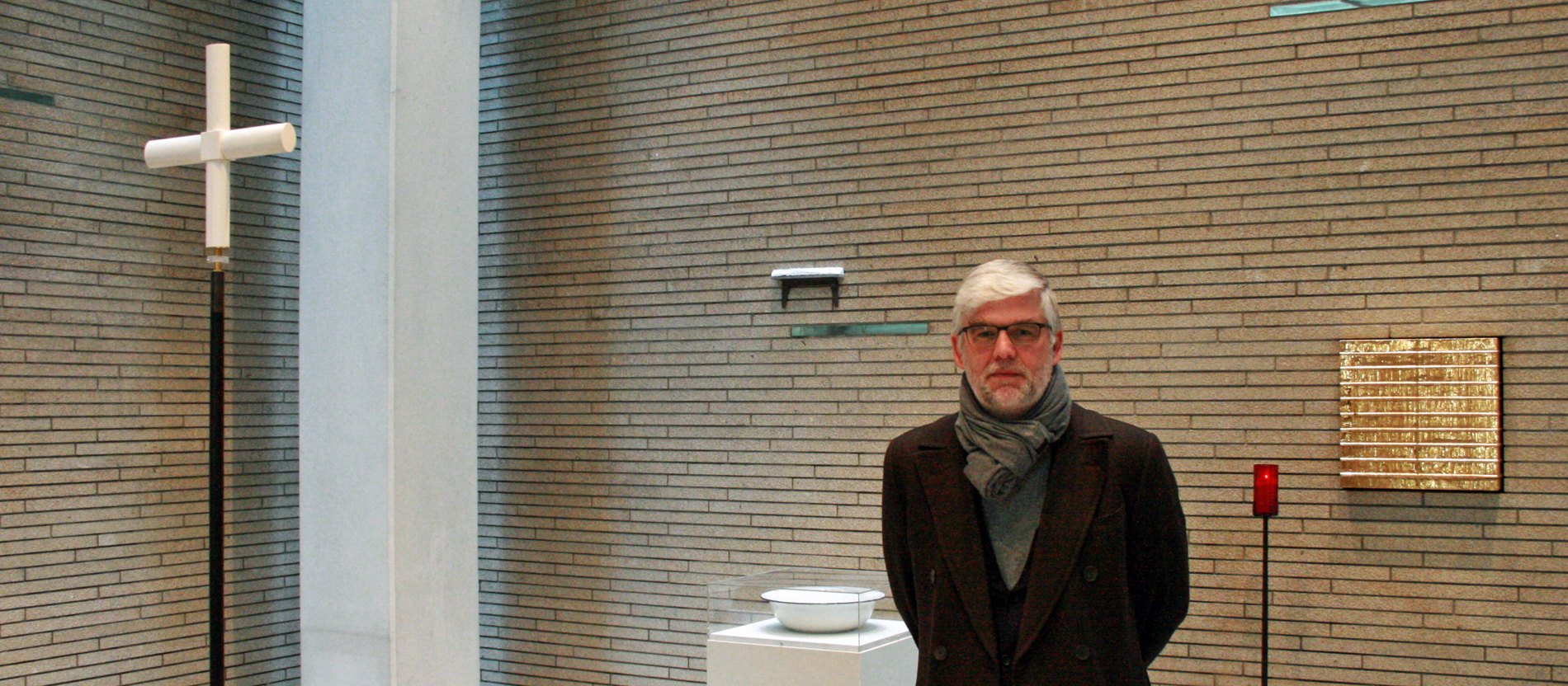 Pater Georg Maria Roers in der Ausstellung 