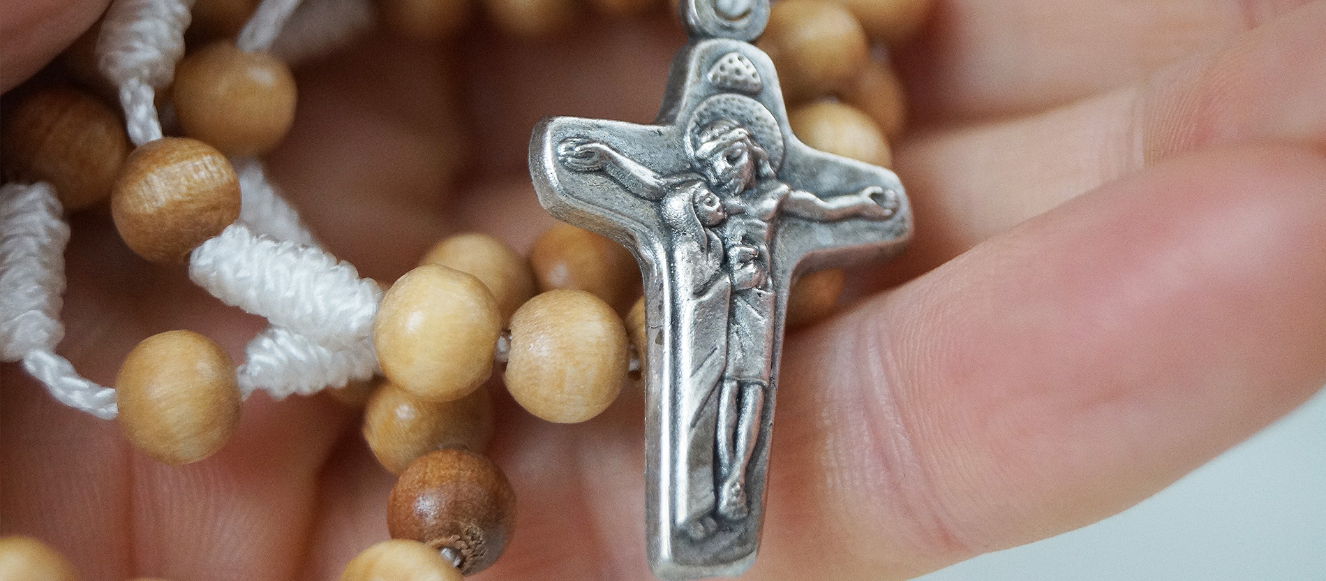 Evangelischer Kirchentag: Rosenkranz-Basteln für die Ökumene