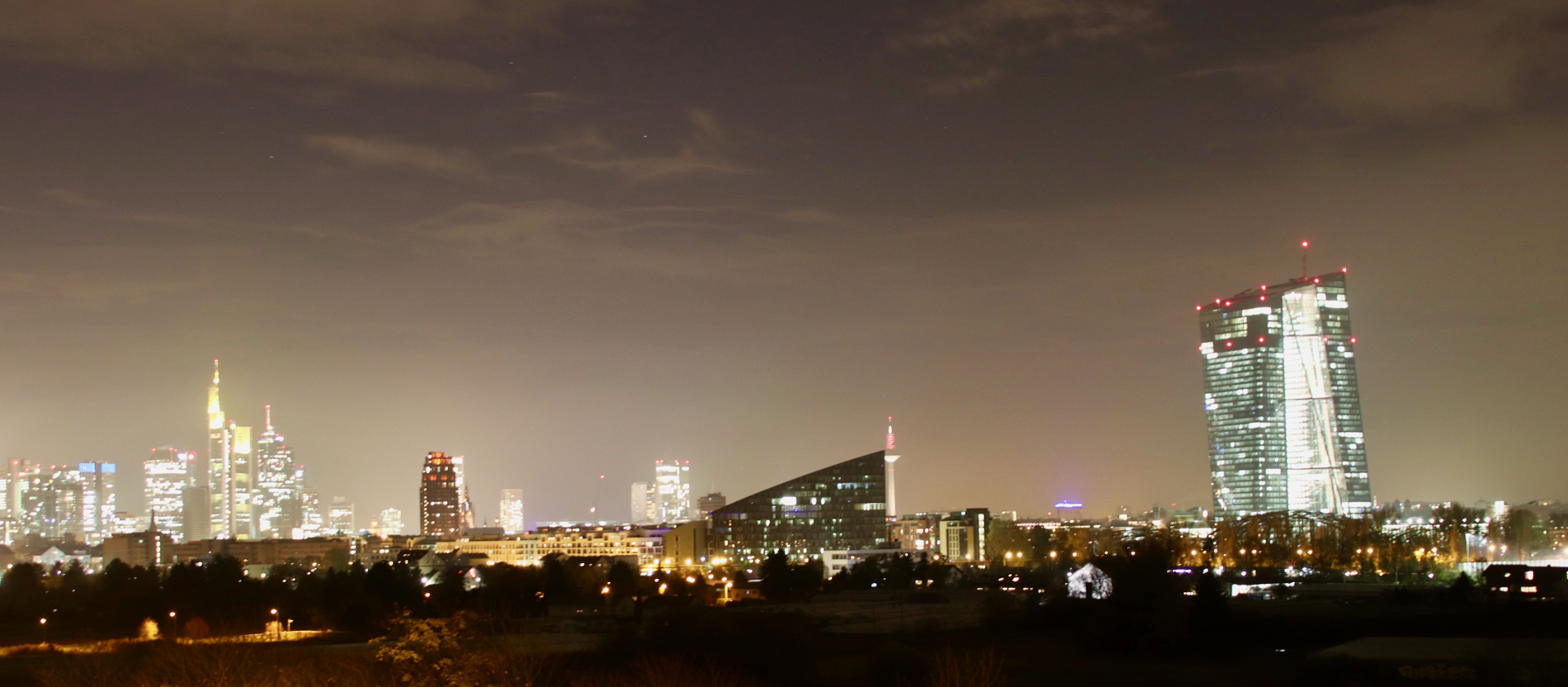 Die Frankfurter Sykline bei Nacht