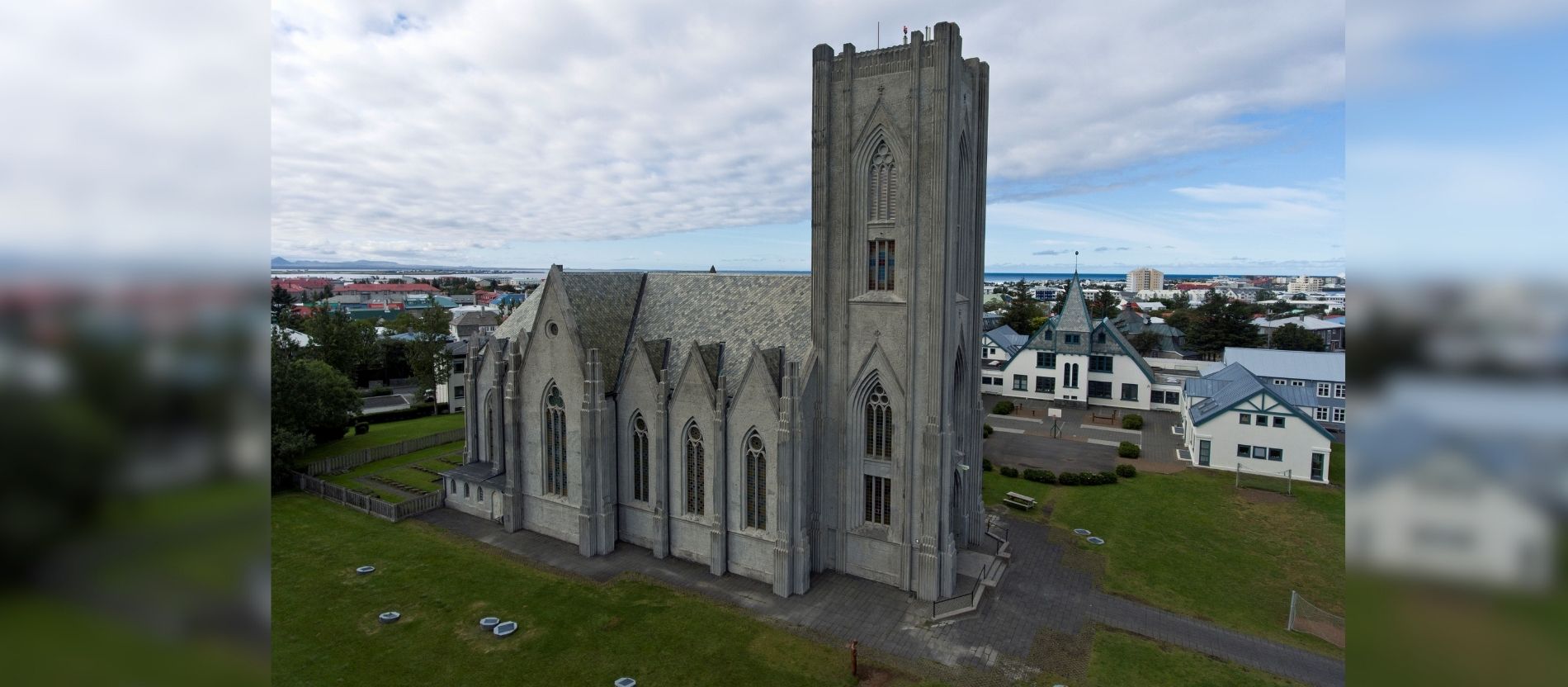 Ein Bild der Christ-König-Kathedrale im isländischen Reykjavik