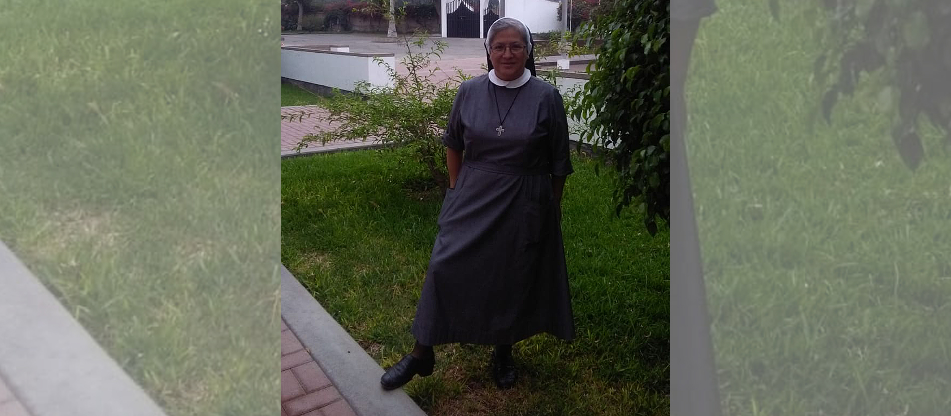 Schwester Beatriz Vasquez Mayta steht in einem Garten.