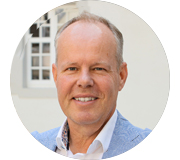 Dr. Stefan Orth ist Chefredakteur der Herder Korrespondenz