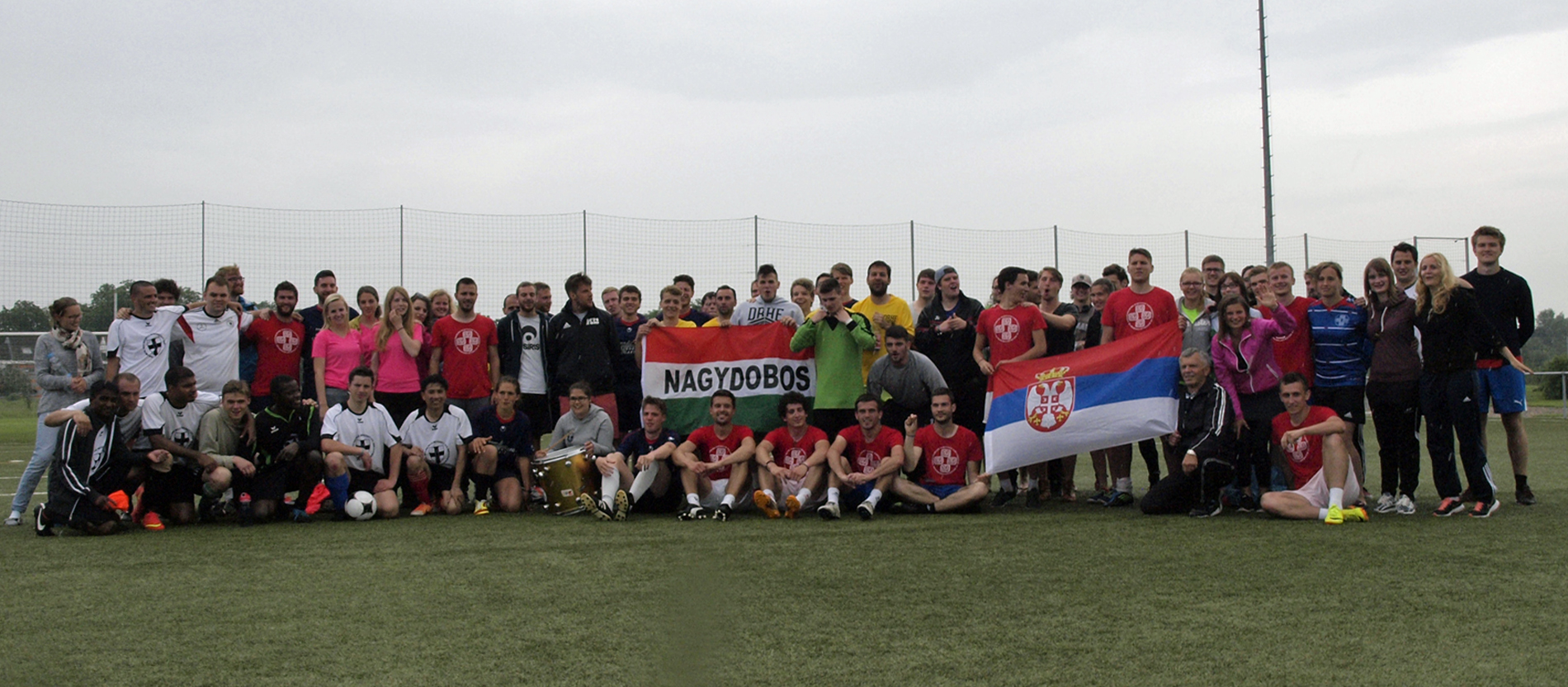 Gruppenbild der Mannschaften beim diesjährigen Theo-Cup in Mainz. 
