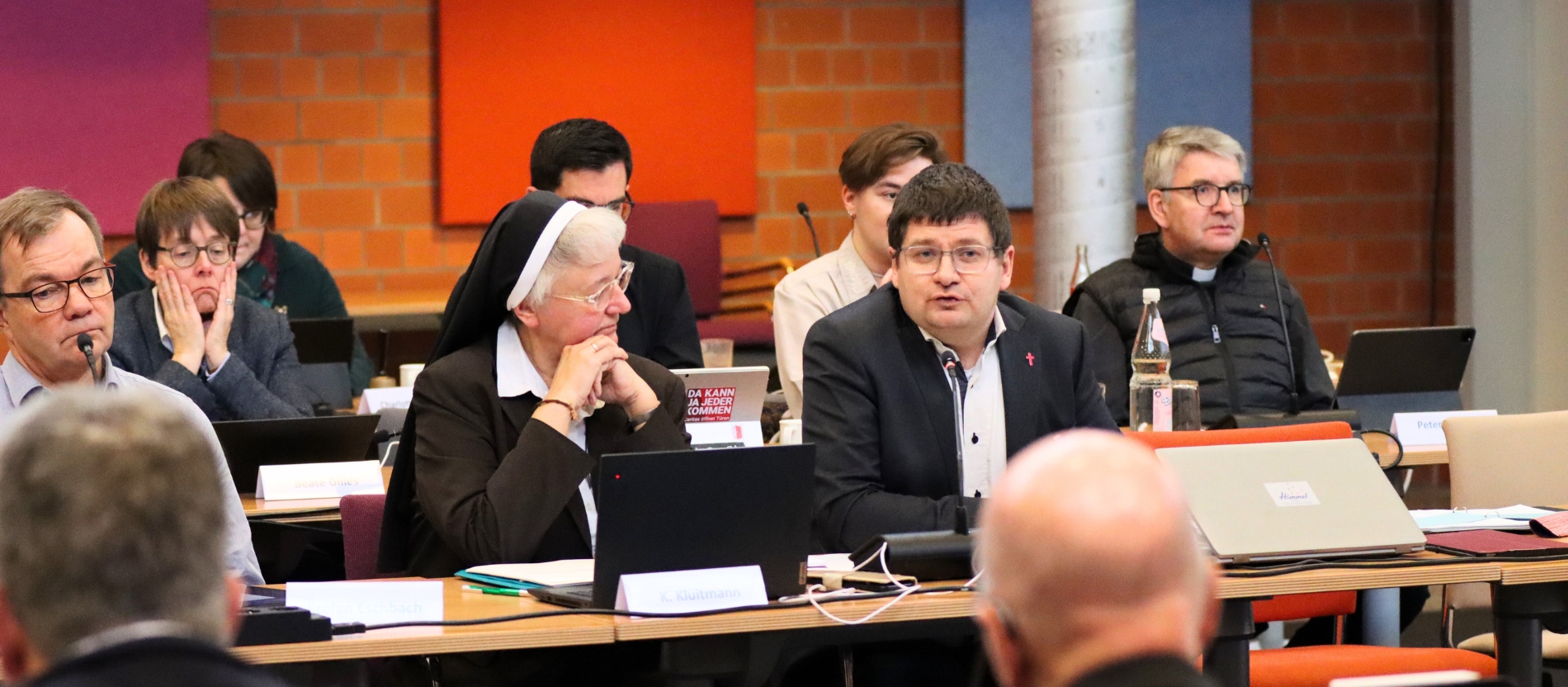 Die Synodalen Schwester Katharina Kluitmann und Konstantin Bischoff haben die geistliche Begleitung übernommen