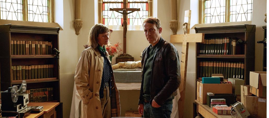 Die Schausspieler Lena Lauzemis und Wotan Wilke Möhring im Tatort 