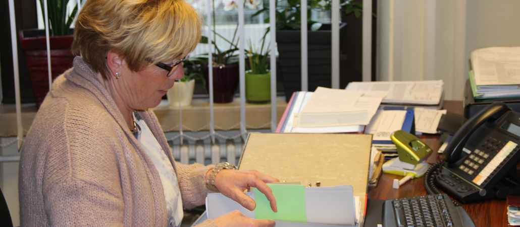 In der Verwaltung von St. Urbanus arbeiten neben Leiter Friedrich Klute auch Christine Rottmann für den Bereich Altenwohnungen,  Ingrid Raymann (Bild) für den Bereich Kirchengemeinden...