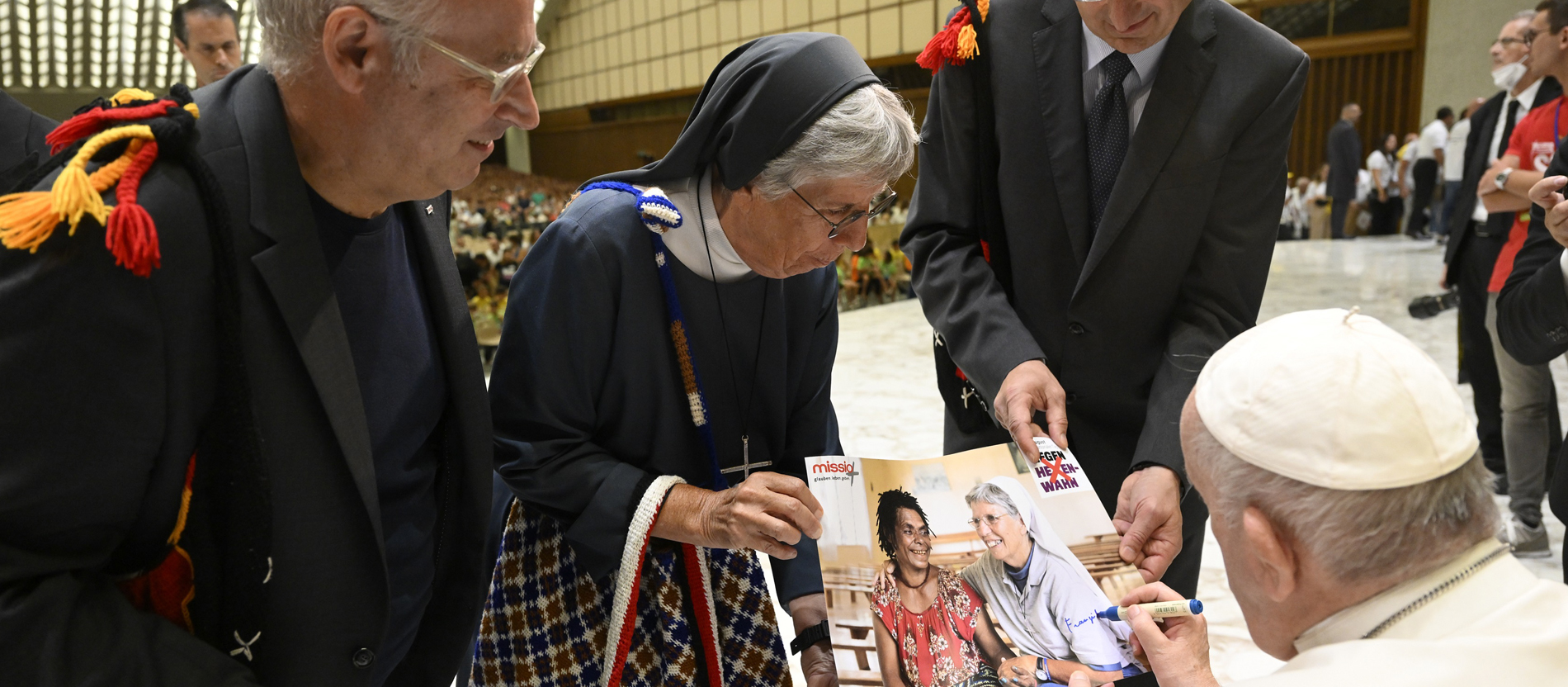Bei der Generalaudienz am 3. August 2022 segnete Papst Franziskus die Arbeit von Schwester Lorena Jenal