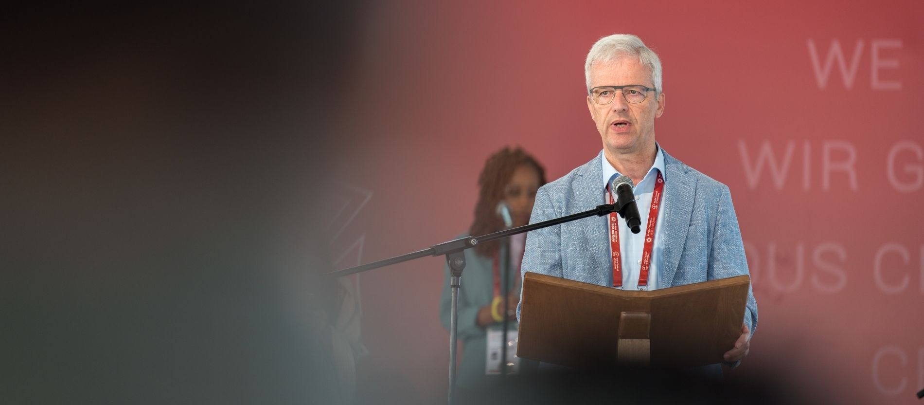 Ökumeniker Johannes Oeldemann spricht bei einem Kirchentreffen