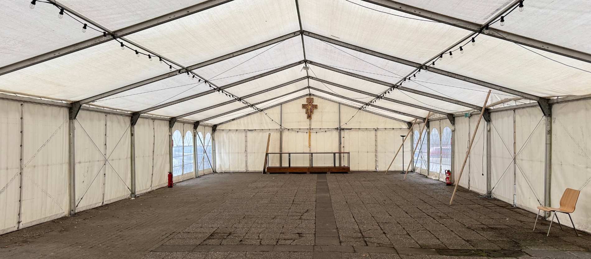 Was auf dem Foto wie verlassen aussieht, war für zwei Jahre die Heimat für die Gemeinde St. Johann Baptist in Krefeld.