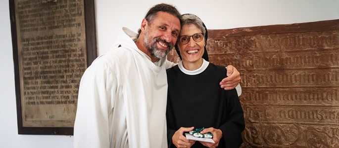 Zwillinge im Kloster: "Wenn es mir gut geht, geht es ihm auch gut"  